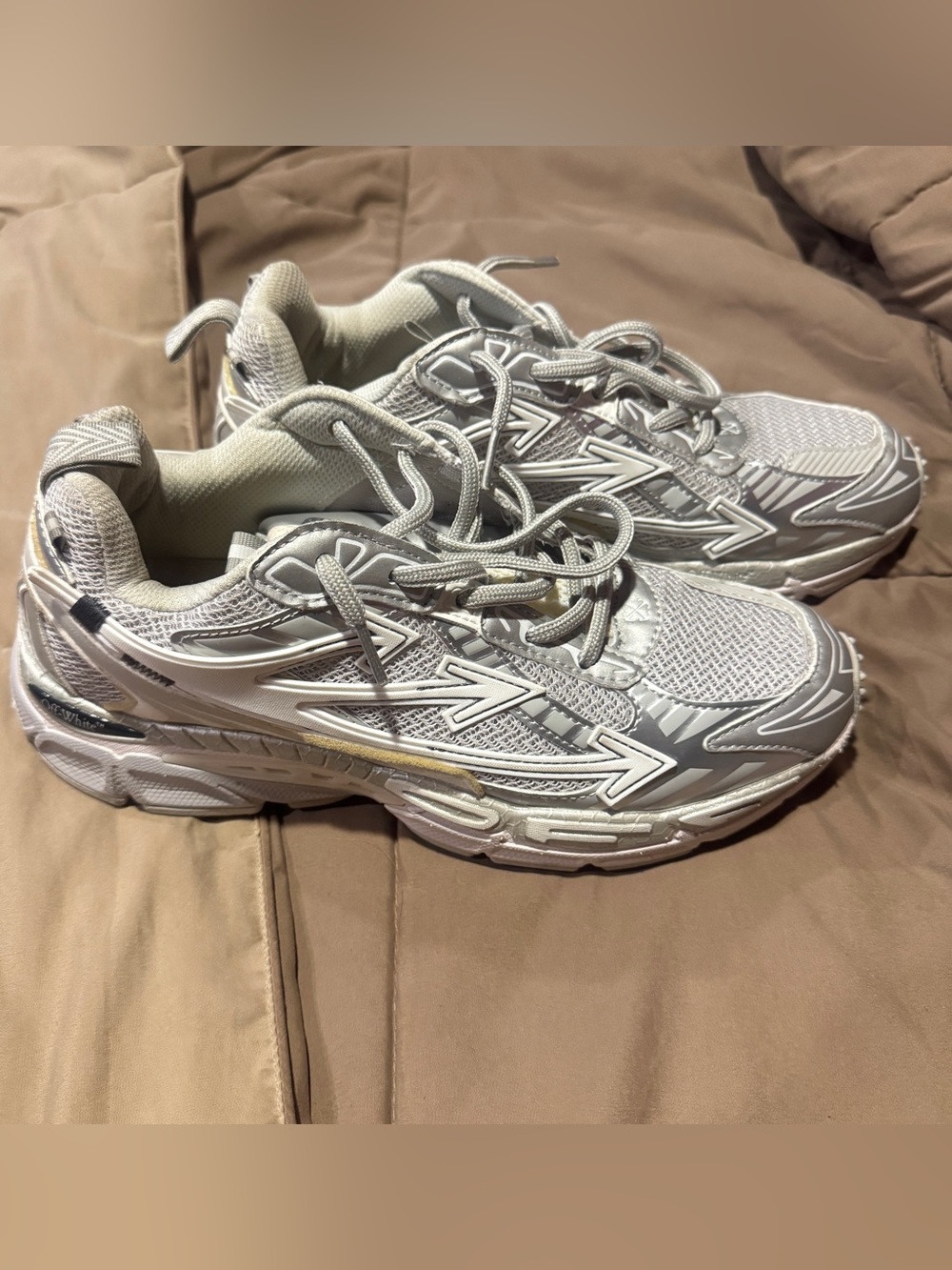 Off-White ‘be right back’ Silver Mens size 10 EU44